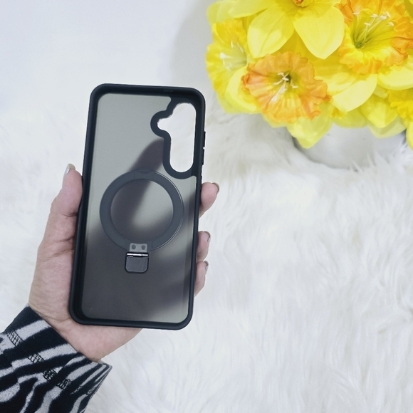 Galaxy S24 plus magnetic ring stand black case new. - Picture 4 of 6